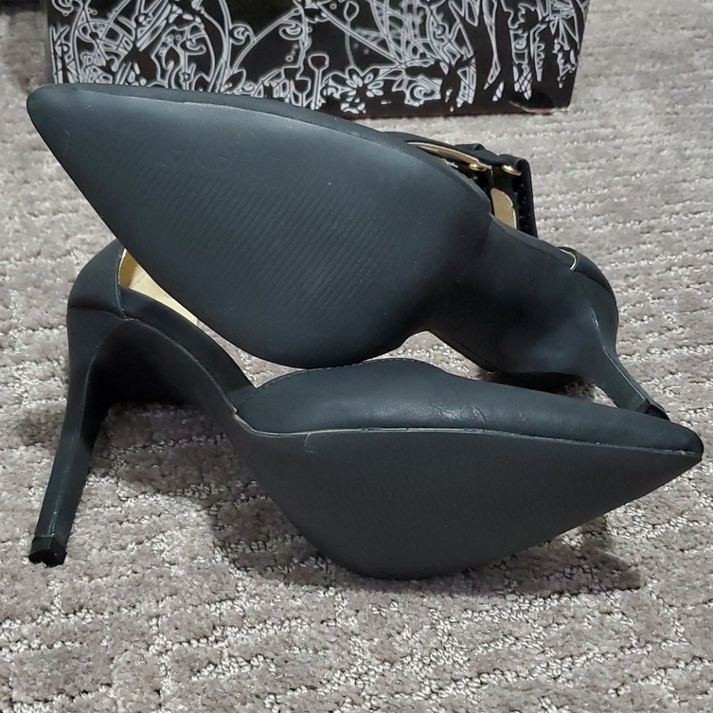NWT Liliana Heels - Picture 3 of 4